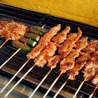 ข้าวหมูทอดกระเทียมพริกโดด