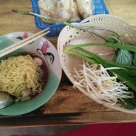 ภัทรพล ก๋วยเตี๋ยวเรืออยุธยารสเด็ด 1