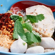 ก๋วยเตี๋ยวลูกชิ้นหมู วัดพระศรีฯบางเขน (เจ้าเก่า)สาขาลาดปลาเค้าByเจ๊หมวย ลาดปลาเค้า กม.2