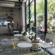 บรรยากาศ About White Cafe & Bistro