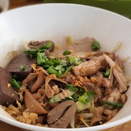 ก๋วยเตี๋ยวเป็ด ป.เป็ดพะโล้ ลาดพร้าว130 -