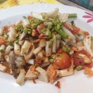 เมนูของร้าน ร้านสารพัดตำเมี่ยงปลาเผาไทนคร ศรีสงคราม