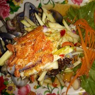 เมนูของร้าน ร้านสารพัดตำเมี่ยงปลาเผาไทนคร ศรีสงคราม