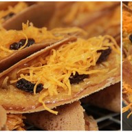 แม่เล็กขนมเบื้องไทยโบราณ (เจ้าเก่าตลาดกระทรวงการคลัง)