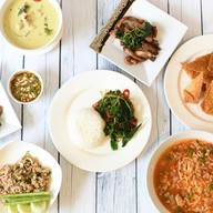 กระ-เพรา-กรอบ