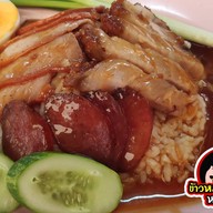 Okข้าวหมูแดง หมูกรอบ ตลาดแฟต กทม90