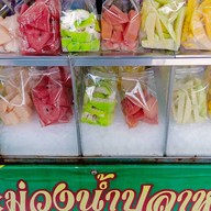 ครัว 2 พี่น้อง ยำแซ่บซี๊ด & ตามสั่ง & ผลไม้ดอง หน้าวัดสำโรง บางกรวย เอาที่สบายใจ