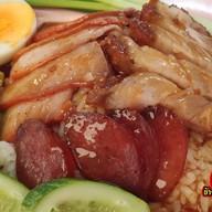 Okข้าวหมูแดง หมูกรอบ ตลาดแฟต กทม90