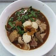 เกาเหลาเนื้อตุ๋น หมูตุ๋น ตุ๋มนางเลิ้ง (อยู่ในตลาดนางเลิ้งแผง 41)