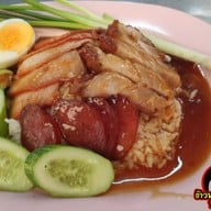 Okข้าวหมูแดง หมูกรอบ ตลาดแฟต กทม90