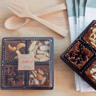 โอบกอดเบเกอรี่ แรก