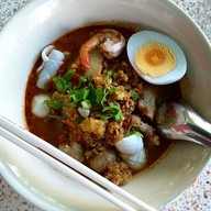 ราดหน้าหมูหมัก น้องกาตูนย์ ตลาด ส.เสริมสุข2 ซ.วโรชา ฝั่งด้านข้างเซ่เว่น