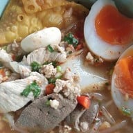 อิ่มริมคลอง