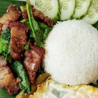 กะเพราโบราณ by tan