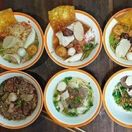 ก๋วยเตี๋ยวกาญจนา (เจ้าเก่าปากเกร็ด)