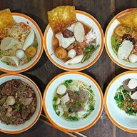 ก๋วยเตี๋ยวกาญจนา (เจ้าเก่าปากเกร็ด)