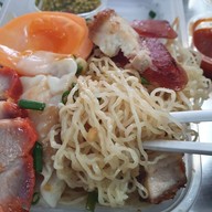 เมนูของร้าน โตจังอ๋อง noodlebar บะหมี่กุ้งแม่น้ำเผาเจ้าแรกของไทย ป้อมปราบศัตรูพ่าย