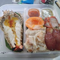 เมนูของร้าน โตจังอ๋อง noodlebar บะหมี่กุ้งแม่น้ำเผาเจ้าแรกของไทย ป้อมปราบศัตรูพ่าย