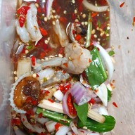 AROI Yum (อร่อยยำ)