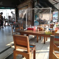 ก๋วยเตี๋ยวเรือลอยลำ อร่อยที่สุดในโลก (หมู่บ้านเสนานิเวศน์ 1)