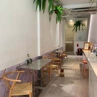 ทรานซิชั่น 24 คาเฟ่ และบาร์