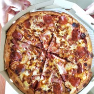 เมนูของร้าน Urban Pizza พิซซ่า แม็คโคร สาธร