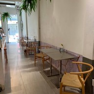 ทรานซิชั่น 24 คาเฟ่ และบาร์