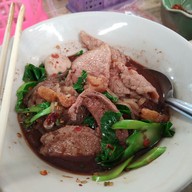 เมนูของร้าน ป้าต้อย ตลาดแตก ก๋วยเตี๋ยวหมูน้ำตก ผักไห่