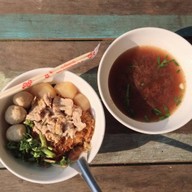 Noodle Daddy ก๋วยเตี๋ยวหมู&เนื้อ สาขา 1 (สุทธิสาร)