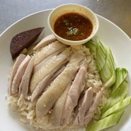คุณรัตน์ข้าวมันไก่  ก๋วยจั๊บน้ำข้น ก๋วยจั๊บน้ำใส เกาเหลาเลือดหมู สาขา Foodvilla บางระมาด