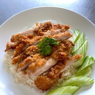 เมนูของร้าน คุณรัตน์ข้าวมันไก่  ก๋วยจั๊บน้ำข้น ก๋วยจั๊บน้ำใส เกาเหลาเลือดหมู สาขา Foodvilla บางระมาด