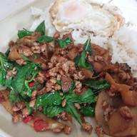 เมนู ครัวเจ๊องุ่นจานโต @นวมินทร์66