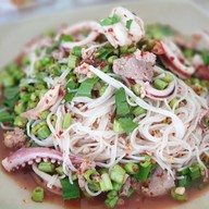 เมนู ครัวเจ๊องุ่นจานโต @นวมินทร์66