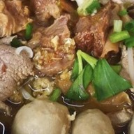 เนื้อตุ๋นรสเด็ด หน้าสวนสมเด็จย่า