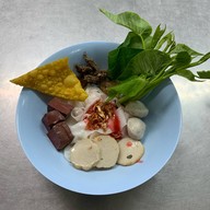 ข้าวหมูแดงคุณอี๊ด