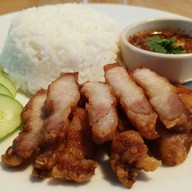 หมูทอดบ้านผัก