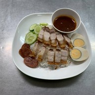 ข้าวหมูแดงคุณอี๊ด