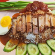 Okข้าวหมูแดง หมูกรอบ ตลาดแฟต กทม90