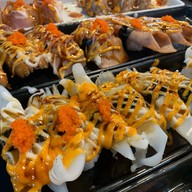 Yuri Sushi ปั้นคำ ตลาดนัดสิริมงคล