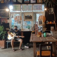 Atelier Cafe' and Studio