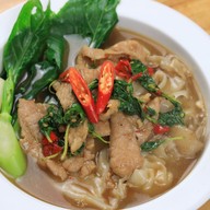 เมนูของร้าน 4 แยก 3 ย่าน ราดหน้าหมูนุ่ม