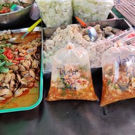 หน้าร้าน ข้าวแกง (ตลาดนัดวังหิน41)