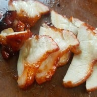 [ เอเชียบะหมี่เกี๊ยวหมูย่างอบน้ำผึ้ง ]