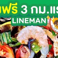 ส้มตำ ยำเบรคแตก , แซลมอนซาซิมิ By. เมย์เม่ สาขา1