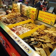 Yizhong Street Shopping District