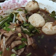 เมนูของร้าน ก๋วยเตี๋ยวเรือขึ้นบก (ตลาดบางบัวทอง)