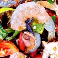 ส้มตำ ยำเบรคแตก , แซลมอนซาซิมิ By. เมย์เม่ สาขา1