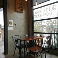 บรรยากาศ Present Simple Cafe