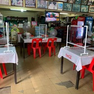 ร้านข้าวแกงกิตติมศักดิ์