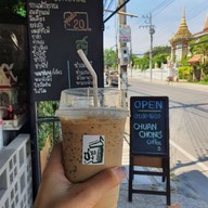 หน้าร้าน กาแฟชวนชง